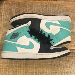 Woman’s Nike Jordan 1 Mid White Tropical Twist- Black